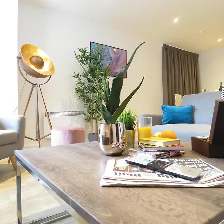 Tudors Esuites Grand Apartahotel